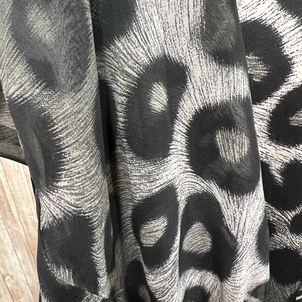 Adele & May‎ Black and Gray Blouse - Picture 2 of 7